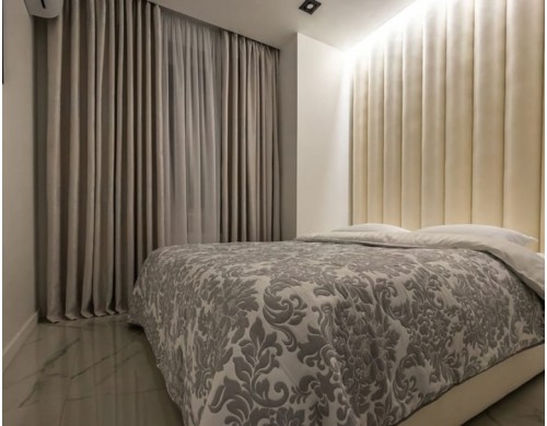 Кровать со стеновой панелью