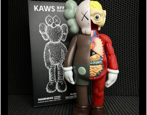 Игрушки kaws и bearbrick
