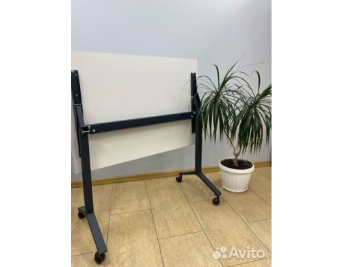 Мобильный стол для дома. Мобильный стол для офиса